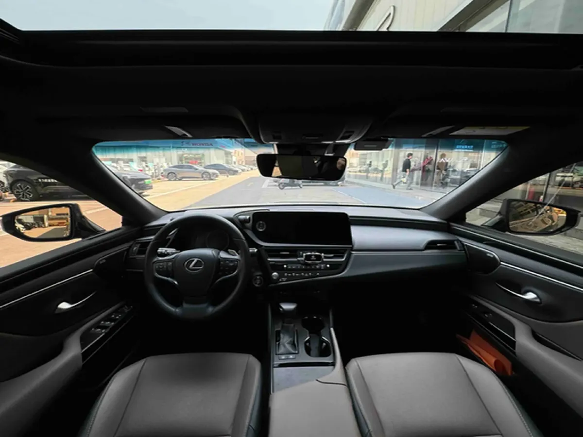 2022 Lexus ES 2.5L 178HP L4 E-CVT Hybrid,autocango,china used car exporter,china ev exporter,chinese used car exporter,chinese used ev exporter