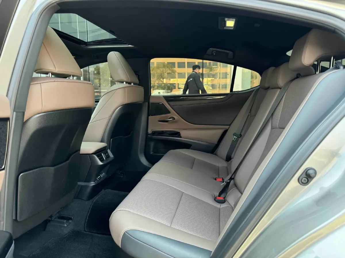 2022 Lexus ES 2.5L 178HP L4 E-CVT Hybrid,autocango,china used car exporter,china ev exporter,chinese used car exporter,chinese used ev exporter