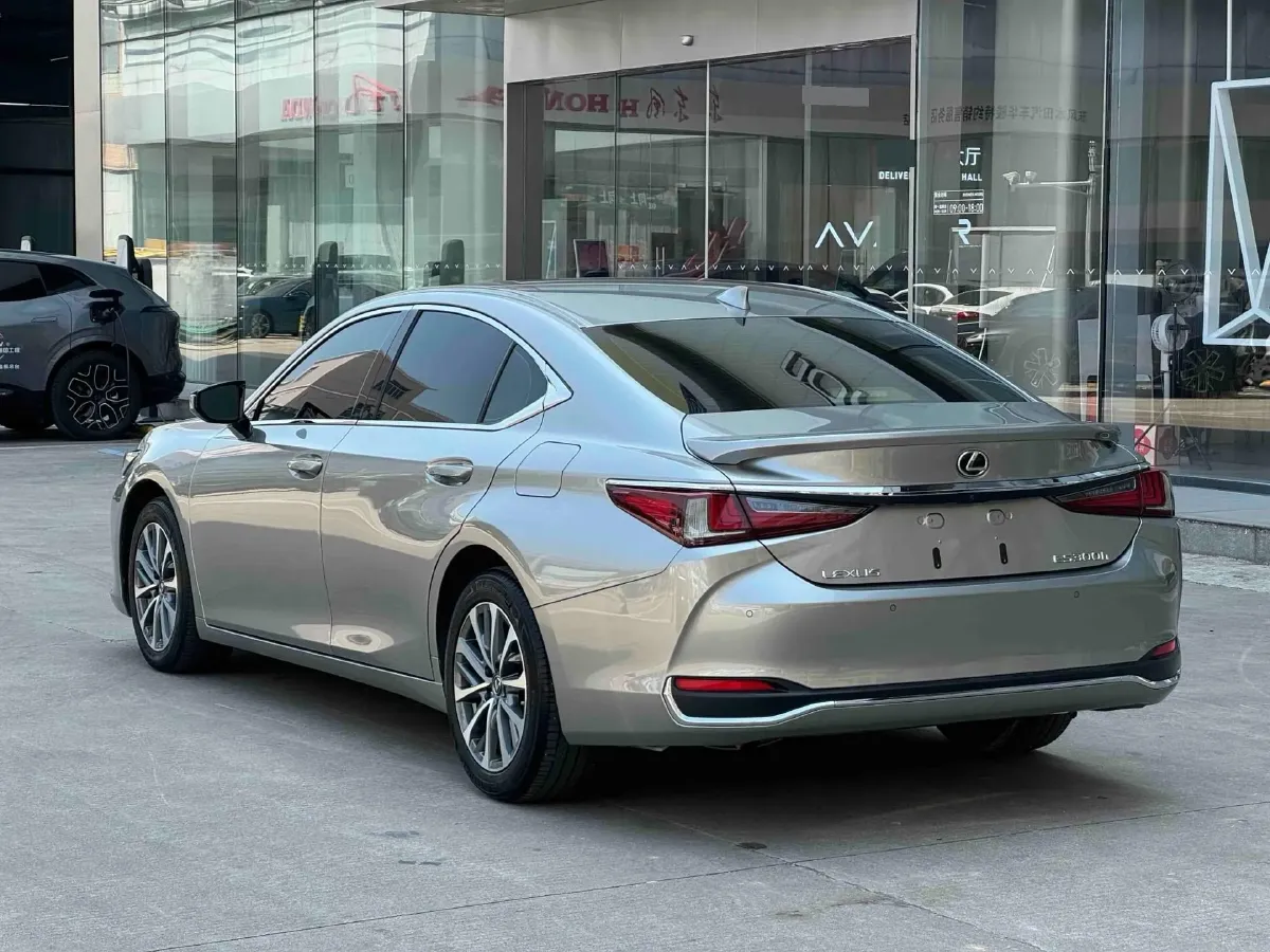 2022 Lexus ES 2.5L 178HP L4 E-CVT Hybrid,autocango,china used car exporter,china ev exporter,chinese used car exporter,chinese used ev exporter