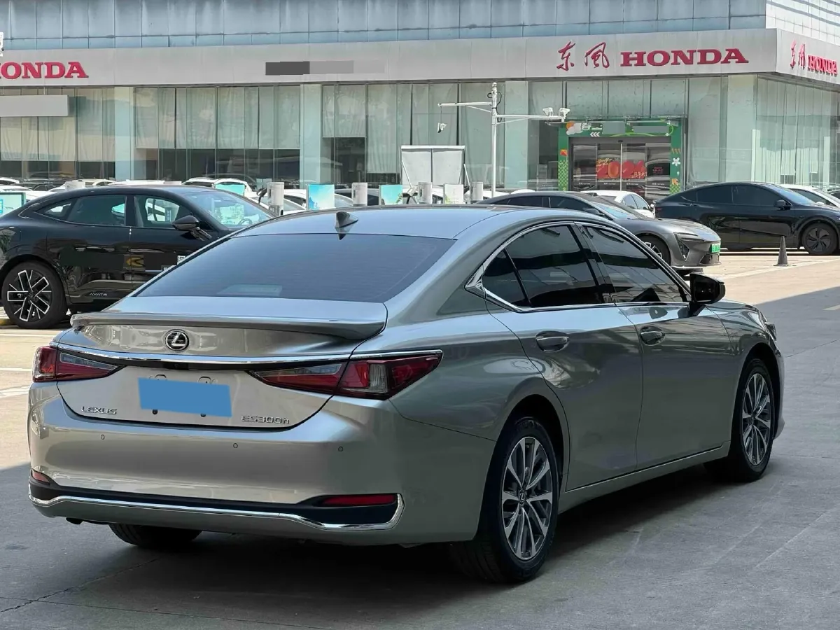 2022 Lexus ES 2.5L 178HP L4 E-CVT Hybrid,autocango,china used car exporter,china ev exporter,chinese used car exporter,chinese used ev exporter