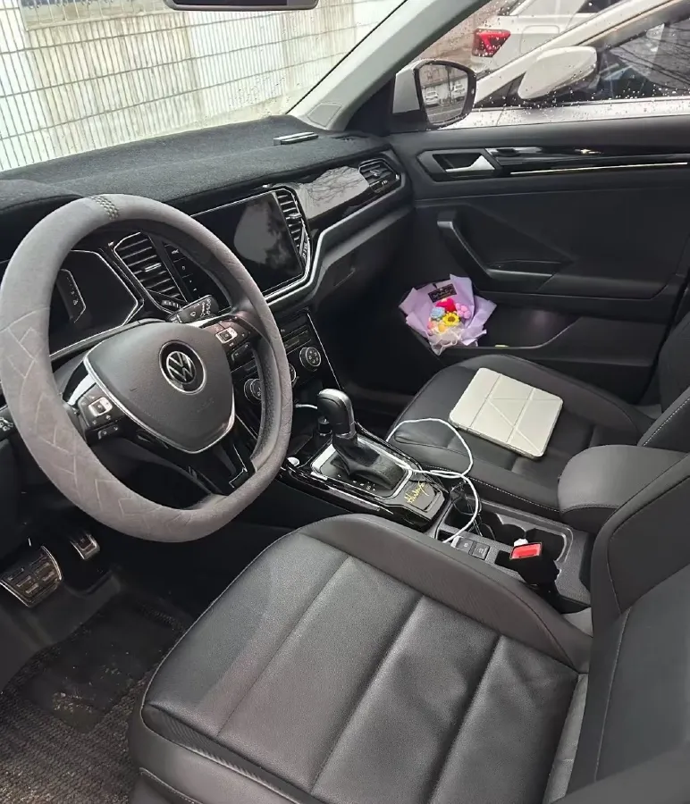 2022 Volkswagen T-Roc 1.4T 150HP L4 7DCT,autocango,china used car exporter,china ev exporter,chinese used car exporter,chinese used ev exporter