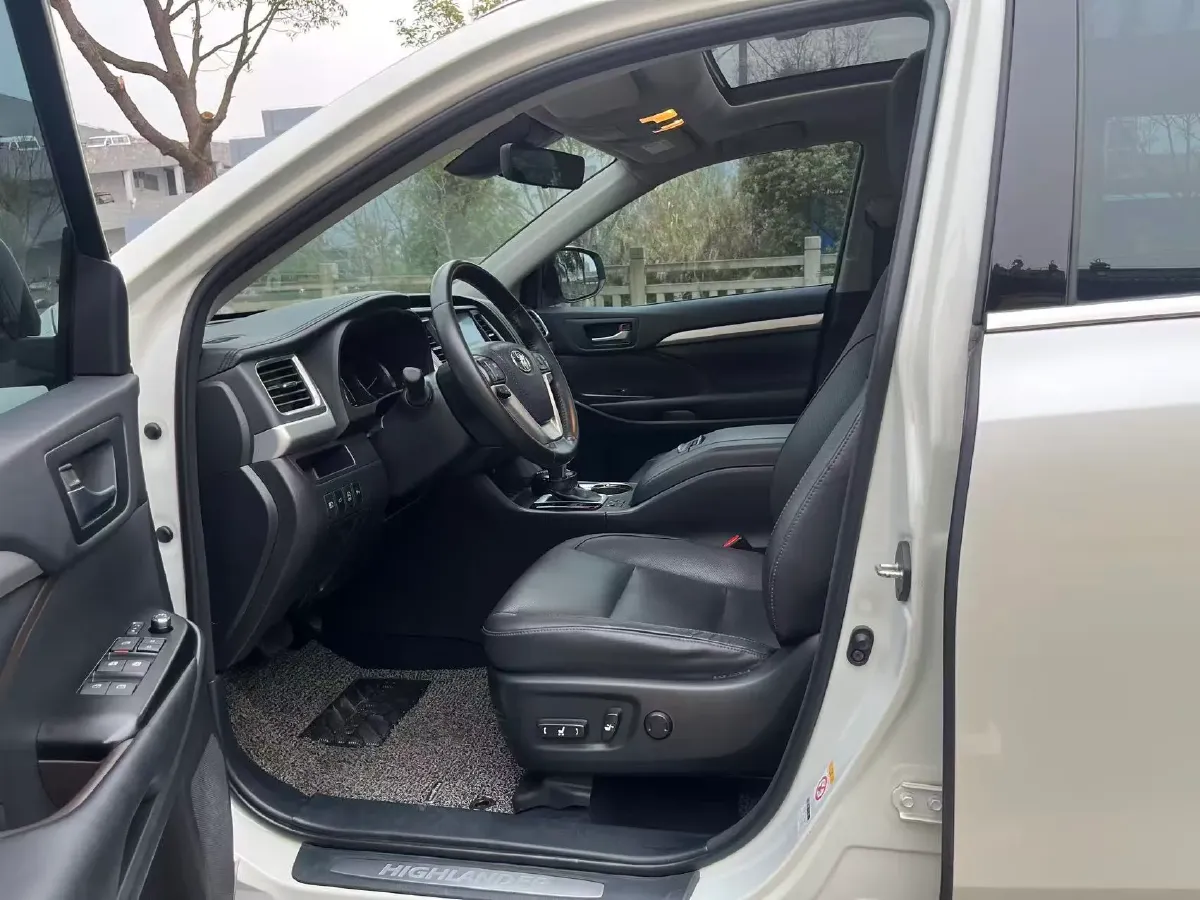 2018 Jeep Grand Commander 2.0T 265HP L4 9AT,autocango,china used car exporter,china ev exporter,chinese used car exporter,chinese used ev exporter