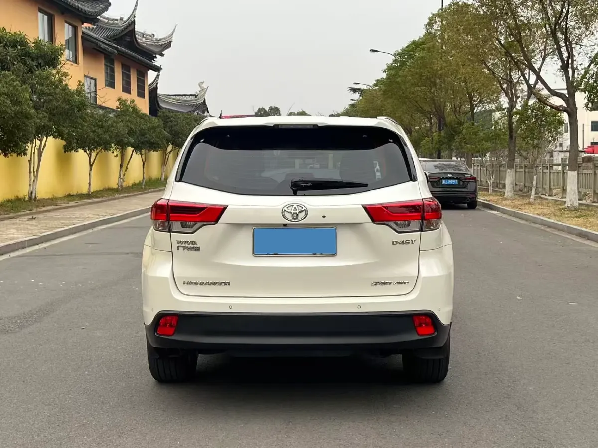 2018 Jeep Grand Commander 2.0T 265HP L4 9AT,autocango,china used car exporter,china ev exporter,chinese used car exporter,chinese used ev exporter