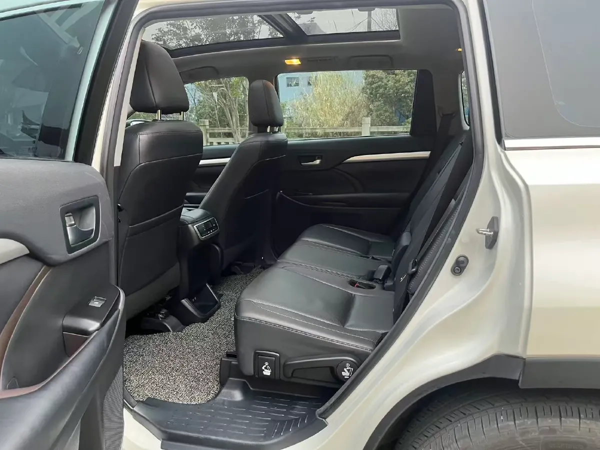 2018 Jeep Grand Commander 2.0T 265HP L4 9AT,autocango,china used car exporter,china ev exporter,chinese used car exporter,chinese used ev exporter