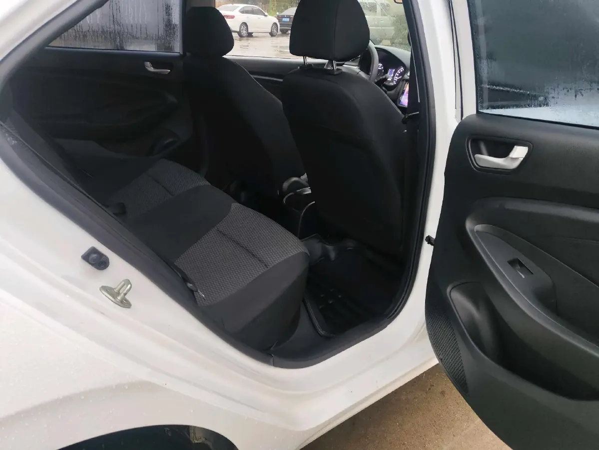 2017 Hyundai Reina 1.4L 95HP L4 5MT,autocango,china used car exporter,china ev exporter,chinese used car exporter,chinese used ev exporter