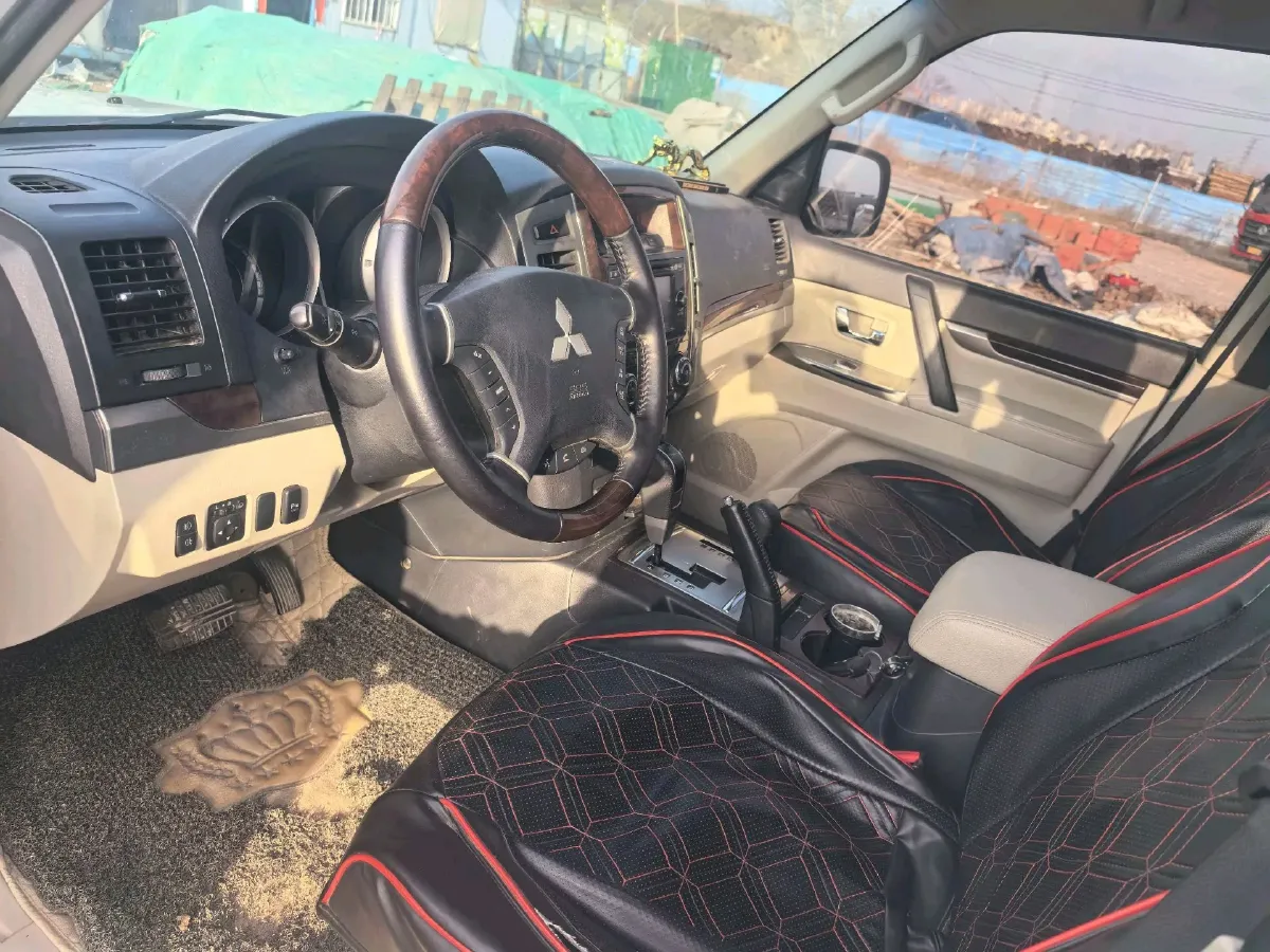 2018 Mitsubishi Pajero 3.0L 174HP V6 5AT,autocango,china used car exporter,china ev exporter,chinese used car exporter,chinese used ev exporter