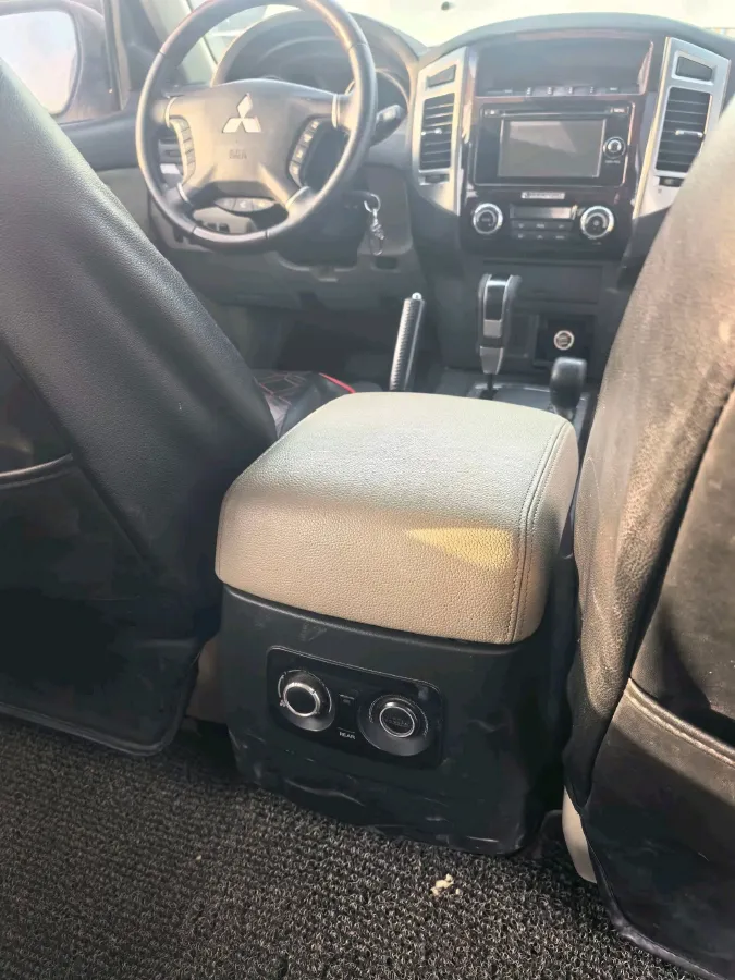 2018 Mitsubishi Pajero 3.0L 174HP V6 5AT,autocango,china used car exporter,china ev exporter,chinese used car exporter,chinese used ev exporter