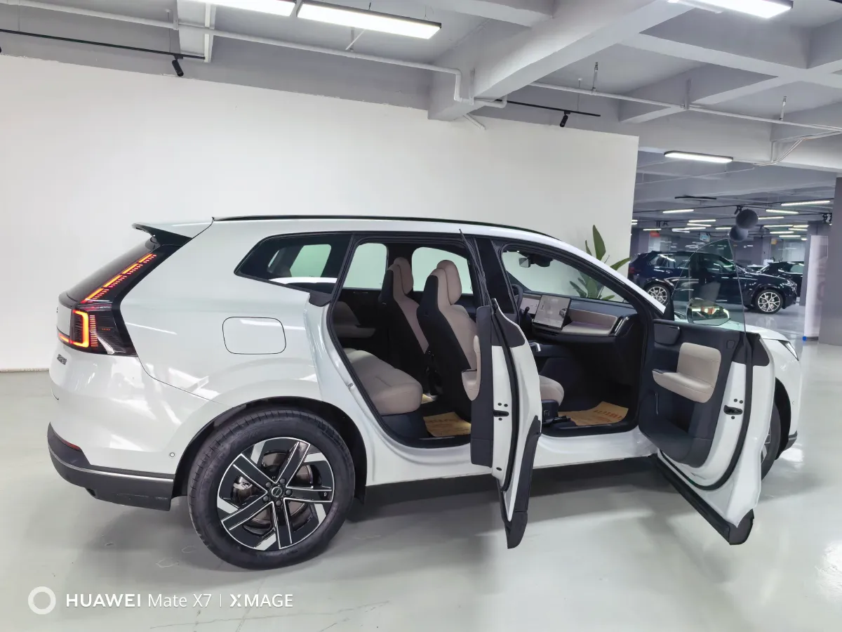 2026 Volvo XC70 PHEV 1.5T 156HP L4 3DHT PHEV,autocango,china used car exporter,china ev exporter,chinese used car exporter,chinese used ev exporter