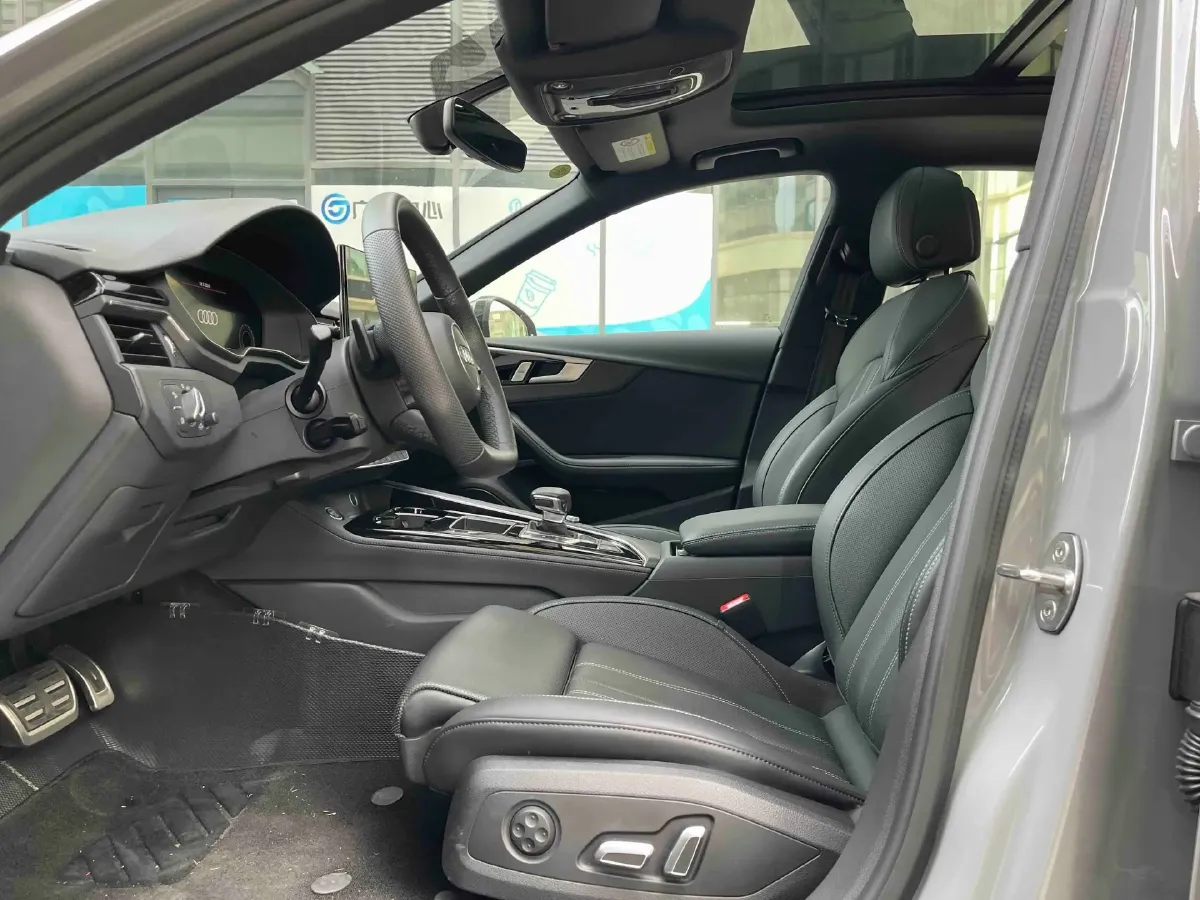 2024 Audi A4L 2.0T 190HP L4 7DCT,autocango,china used car exporter,china ev exporter,chinese used car exporter,chinese used ev exporter