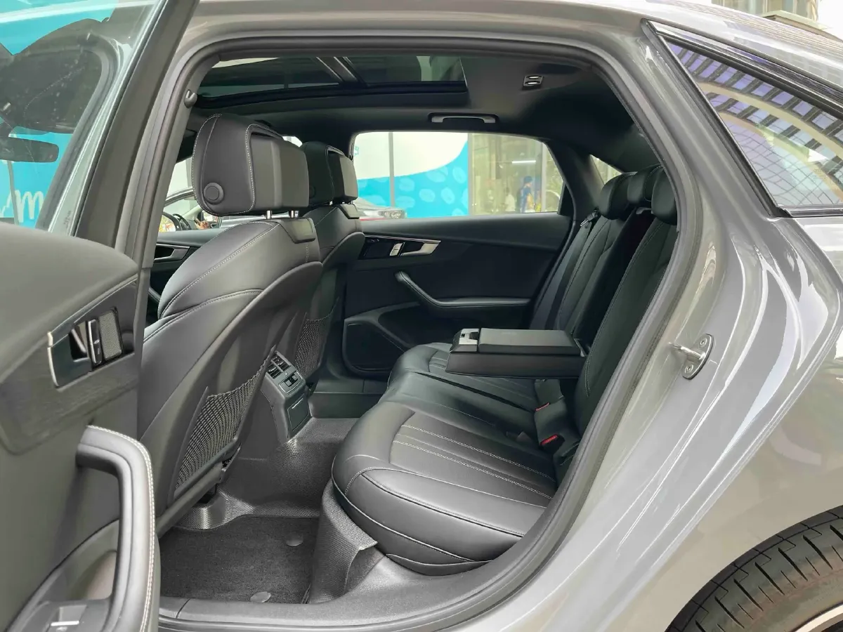 2024 Audi A4L 2.0T 190HP L4 7DCT,autocango,china used car exporter,china ev exporter,chinese used car exporter,chinese used ev exporter