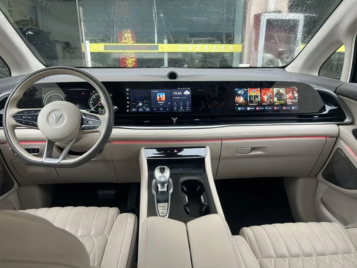 2024 Voyah Dream 1.5T 150HP L4 PHEV 43KWH,autocango,china used car exporter,china ev exporter,chinese used car exporter,chinese used ev exporter