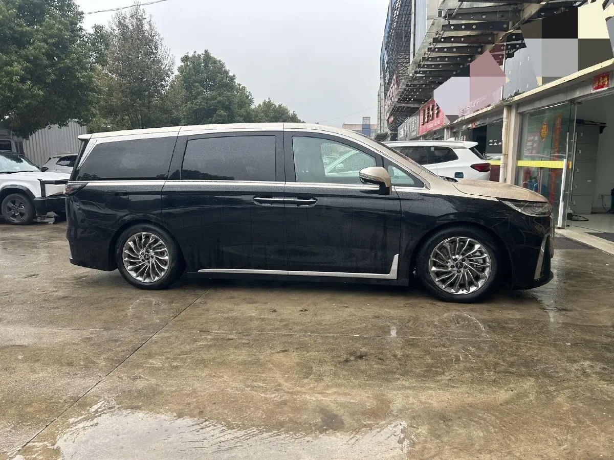 2024 Voyah Dream 1.5T 150HP L4 PHEV 43KWH,autocango,china used car exporter,china ev exporter,chinese used car exporter,chinese used ev exporter