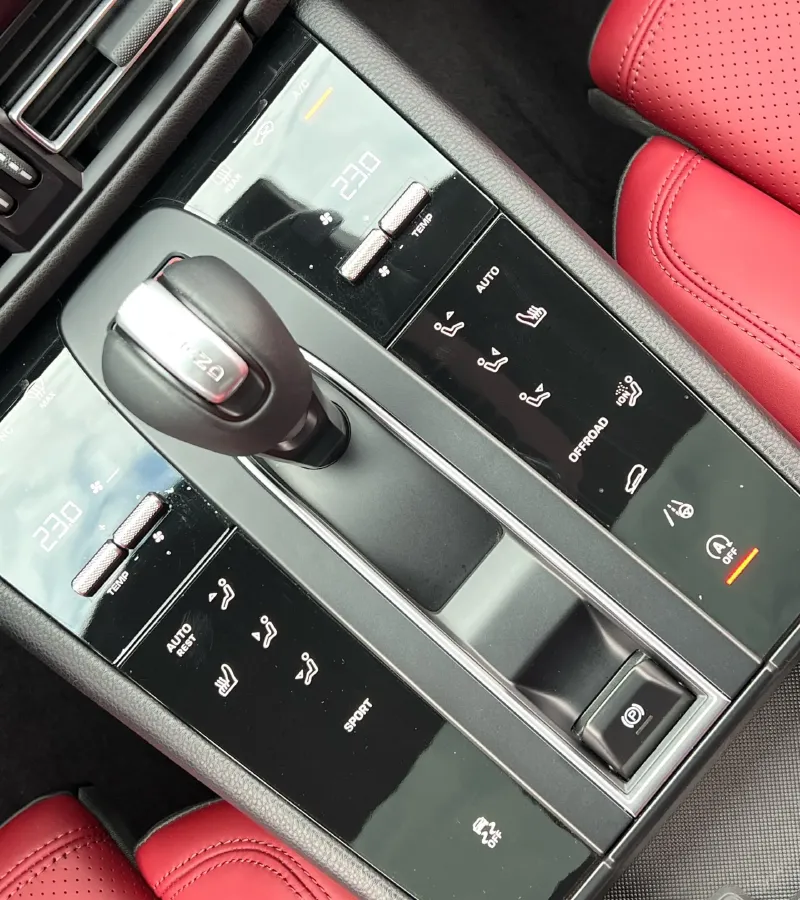 2022 Porsche Macan 2.0T 265HP L4 7DCT,autocango,china used car exporter,china ev exporter,chinese used car exporter,chinese used ev exporter