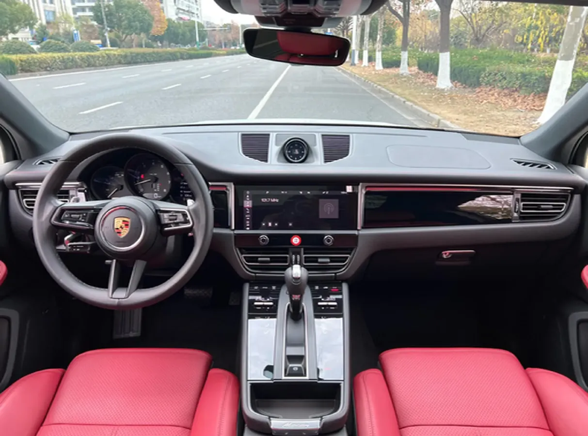 2022 Porsche Macan 2.0T 265HP L4 7DCT,autocango,china used car exporter,china ev exporter,chinese used car exporter,chinese used ev exporter