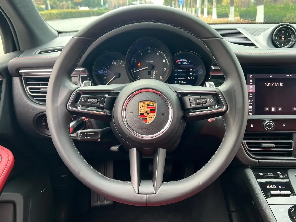 2022 Porsche Macan 2.0T 265HP L4 7DCT,autocango,china used car exporter,china ev exporter,chinese used car exporter,chinese used ev exporter