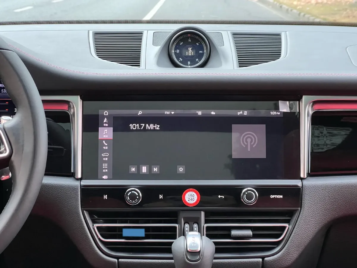 2022 Porsche Macan 2.0T 265HP L4 7DCT,autocango,china used car exporter,china ev exporter,chinese used car exporter,chinese used ev exporter