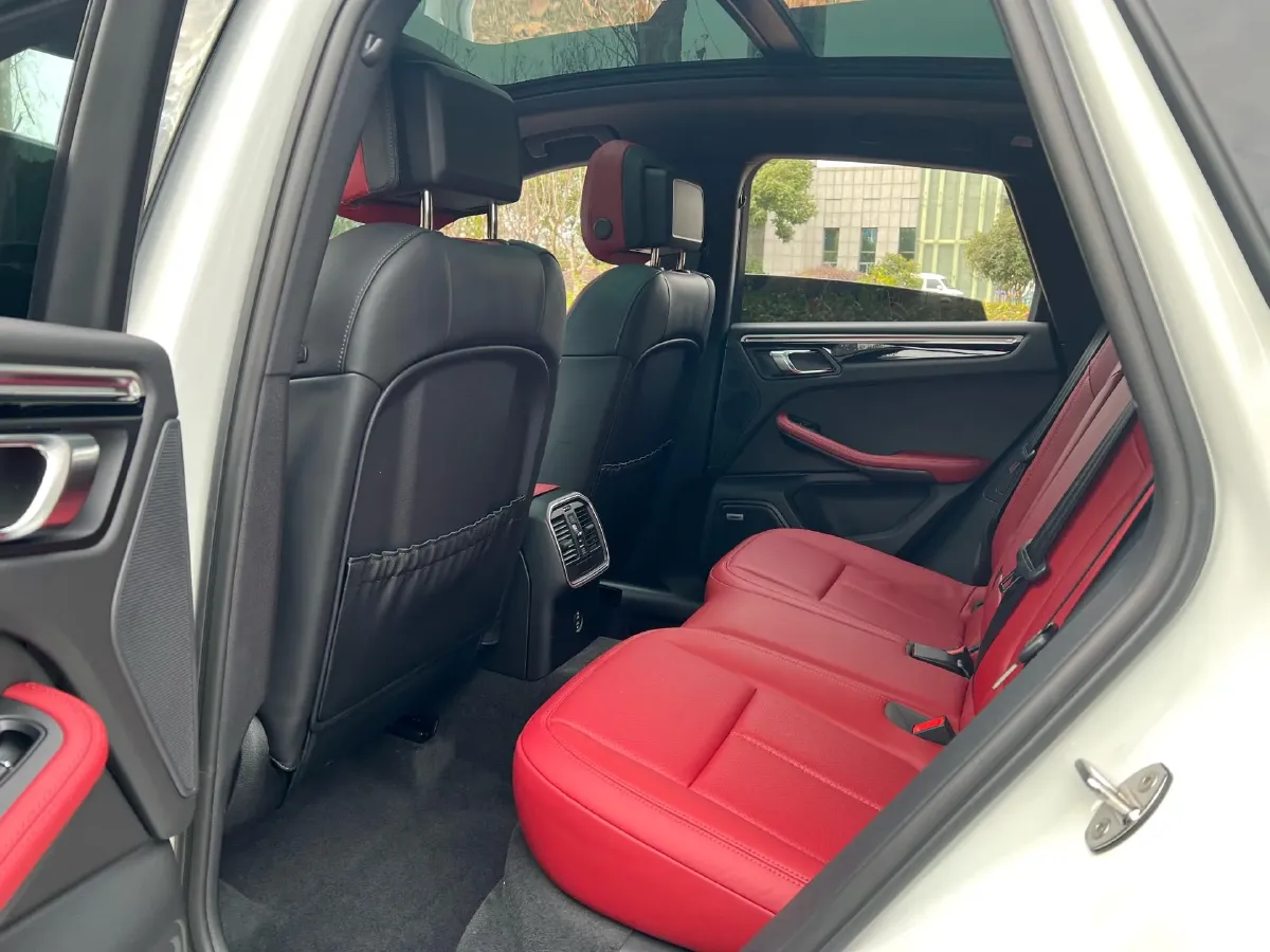 2022 Porsche Macan 2.0T 265HP L4 7DCT,autocango,china used car exporter,china ev exporter,chinese used car exporter,chinese used ev exporter