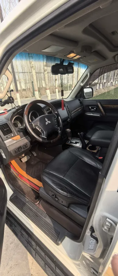 2016 Mitsubishi Pajero 3.0L 174HP V6 5AT,autocango,china used car exporter,china ev exporter,chinese used car exporter,chinese used ev exporter