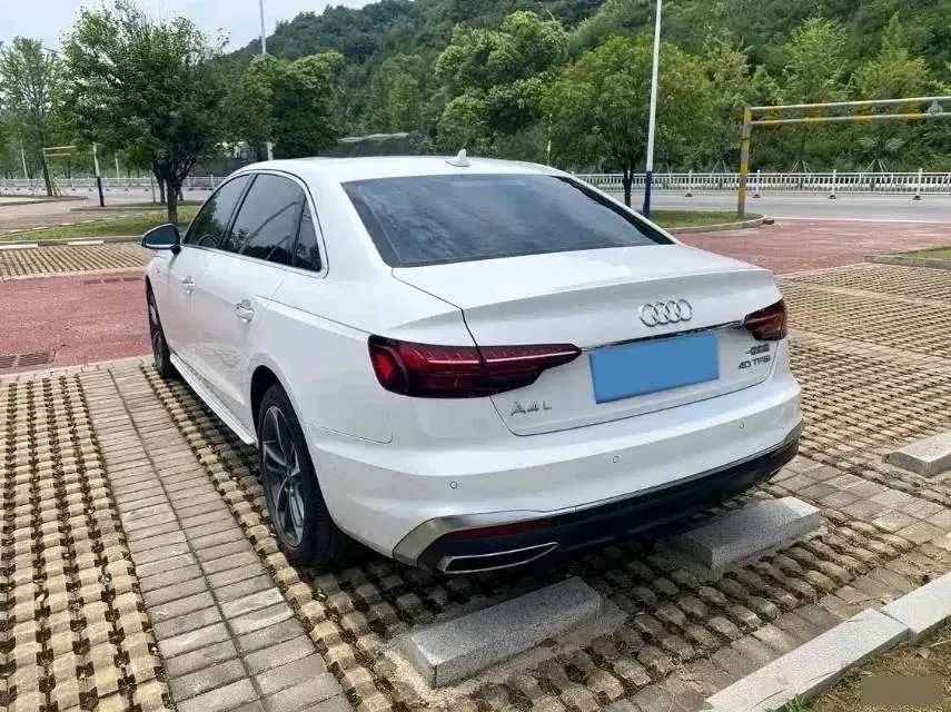 2022 Audi A4L 2.0T 190HP L4 7DCT,autocango,china used car exporter,china ev exporter,chinese used car exporter,chinese used ev exporter