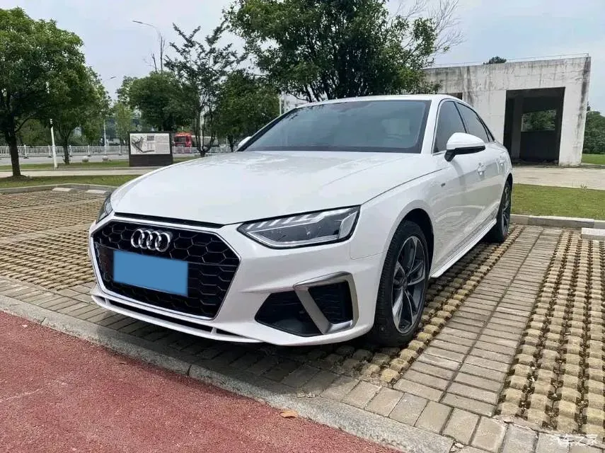 2022 Audi A4L 2.0T 190HP L4 7DCT,autocango,china used car exporter,china ev exporter,chinese used car exporter,chinese used ev exporter