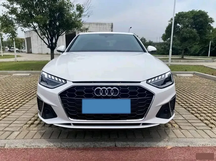 2022 Audi A4L 2.0T 190HP L4 7DCT,autocango,china used car exporter,china ev exporter,chinese used car exporter,chinese used ev exporter