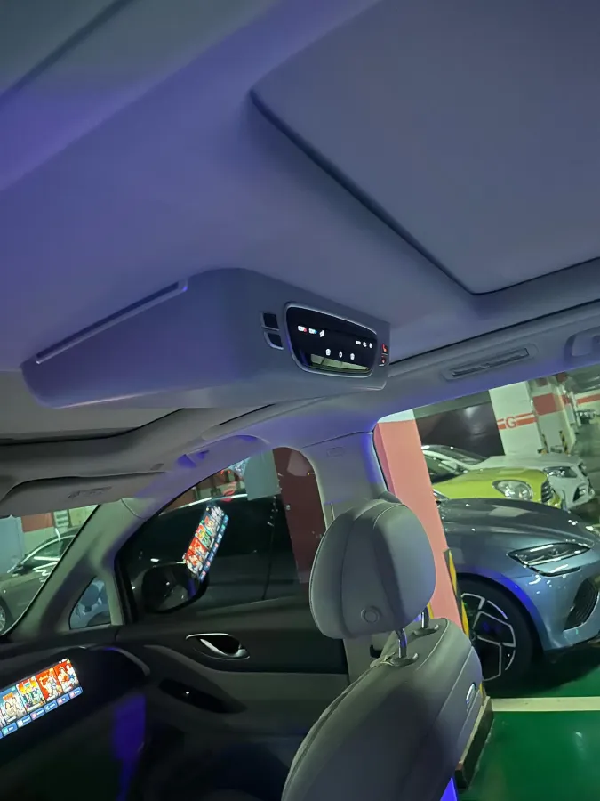 2022 Voyah Dream BEV 108.7KWH,autocango,china used car exporter,china ev exporter,chinese used car exporter,chinese used ev exporter