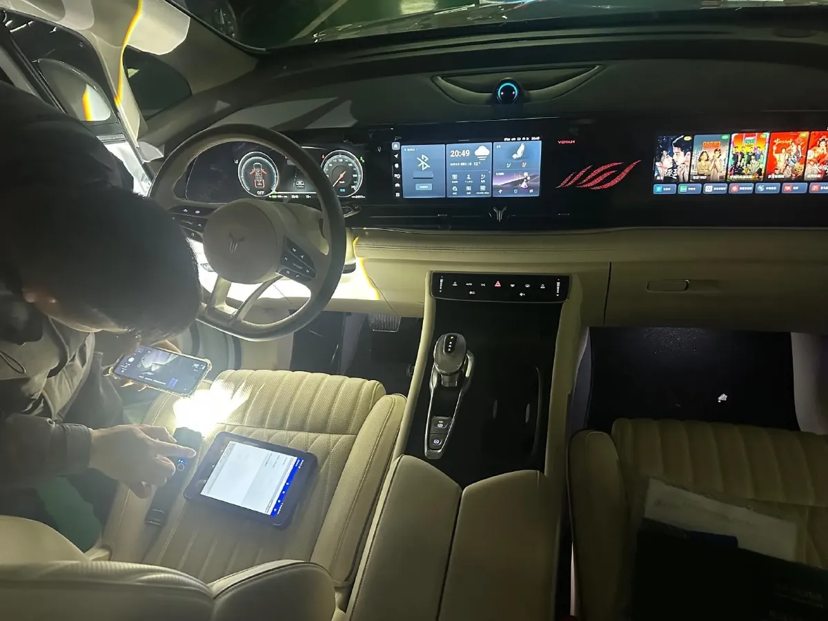 2022 Voyah Dream BEV 108.7KWH,autocango,china used car exporter,china ev exporter,chinese used car exporter,chinese used ev exporter