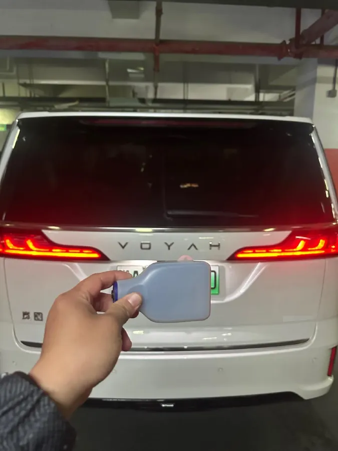 2022 Voyah Dream BEV 108.7KWH,autocango,china used car exporter,china ev exporter,chinese used car exporter,chinese used ev exporter