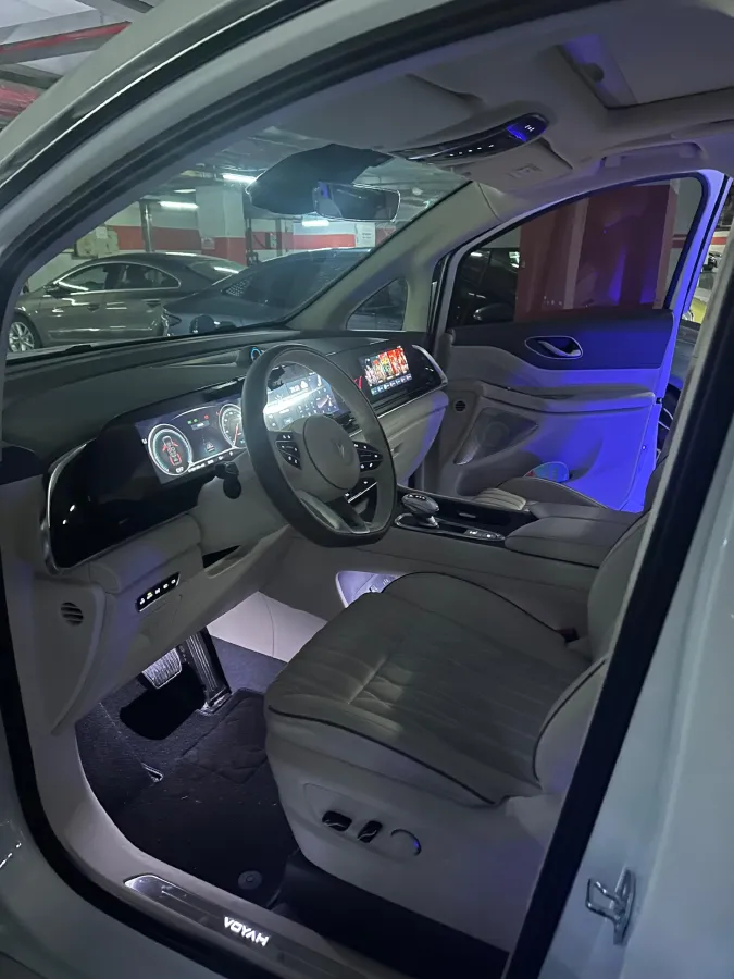 2022 Voyah Dream BEV 108.7KWH,autocango,china used car exporter,china ev exporter,chinese used car exporter,chinese used ev exporter