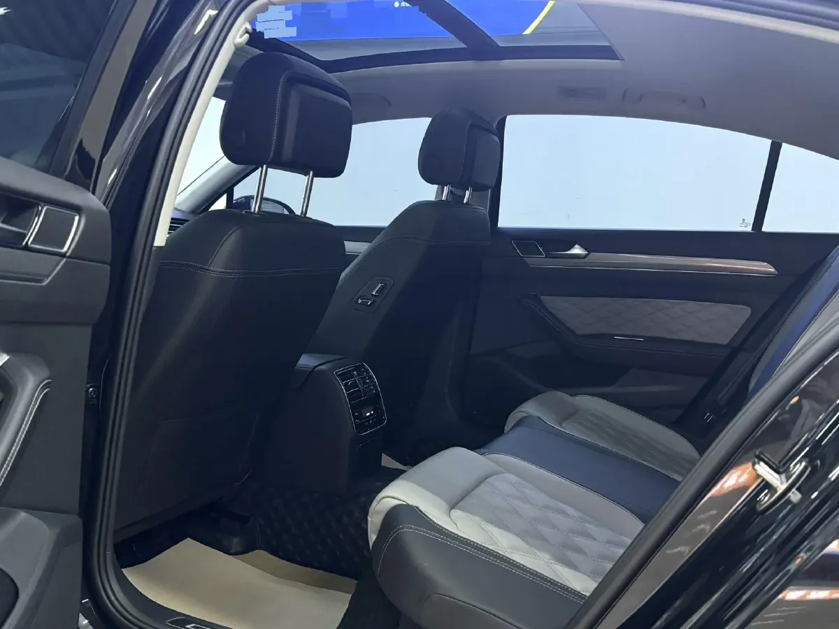 2023 Volkswagen Magotan 2.0T 186HP L4 7DCT,autocango,china used car exporter,china ev exporter,chinese used car exporter,chinese used ev exporter