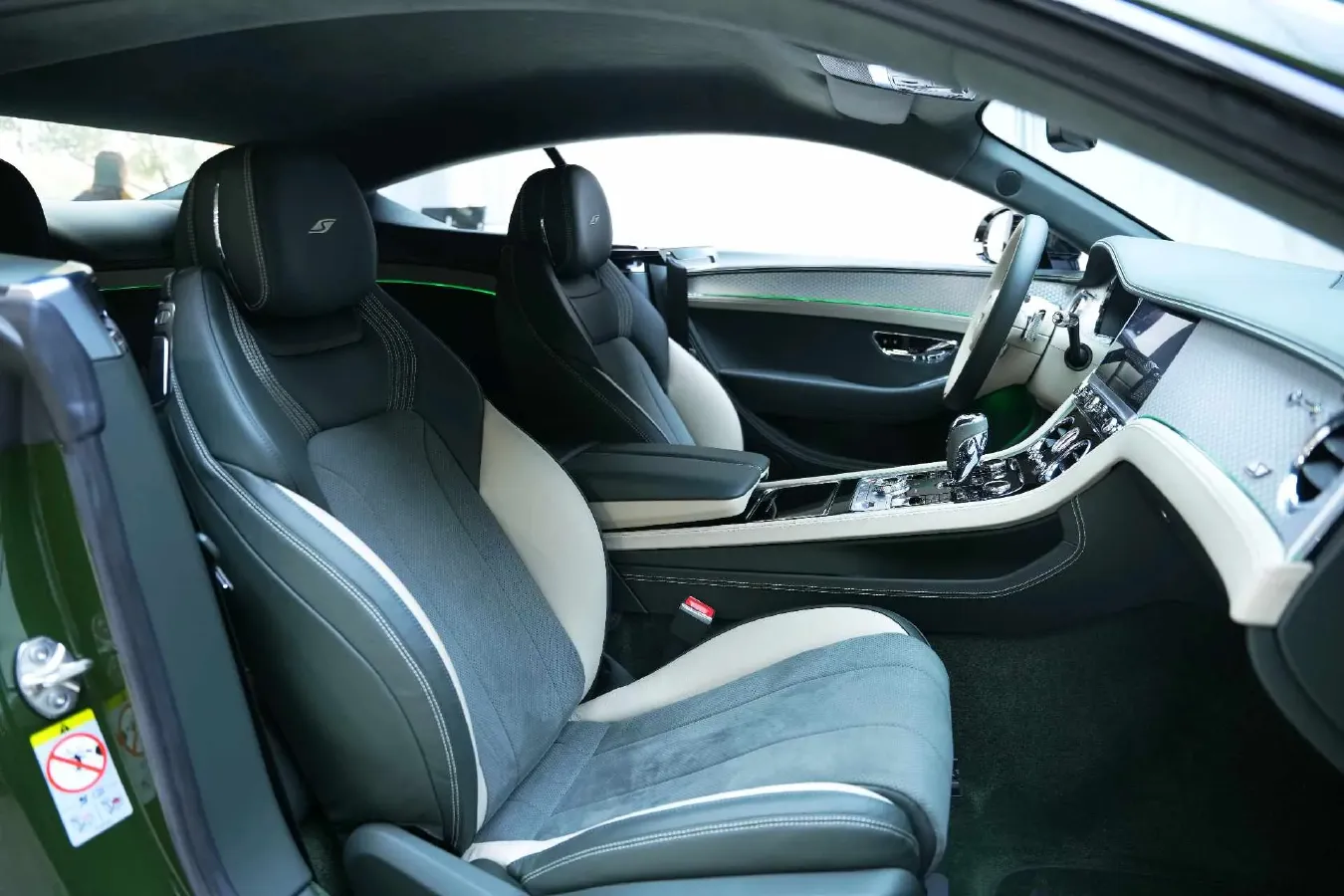 2023 Bentley Continental 4.0T 549HP V8 8DCT,autocango,china used car exporter,china ev exporter,chinese used car exporter,chinese used ev exporter