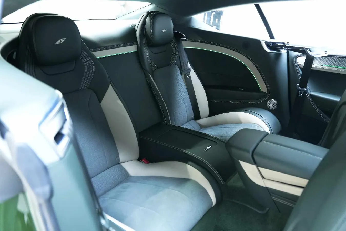 2023 Bentley Continental 4.0T 549HP V8 8DCT,autocango,china used car exporter,china ev exporter,chinese used car exporter,chinese used ev exporter