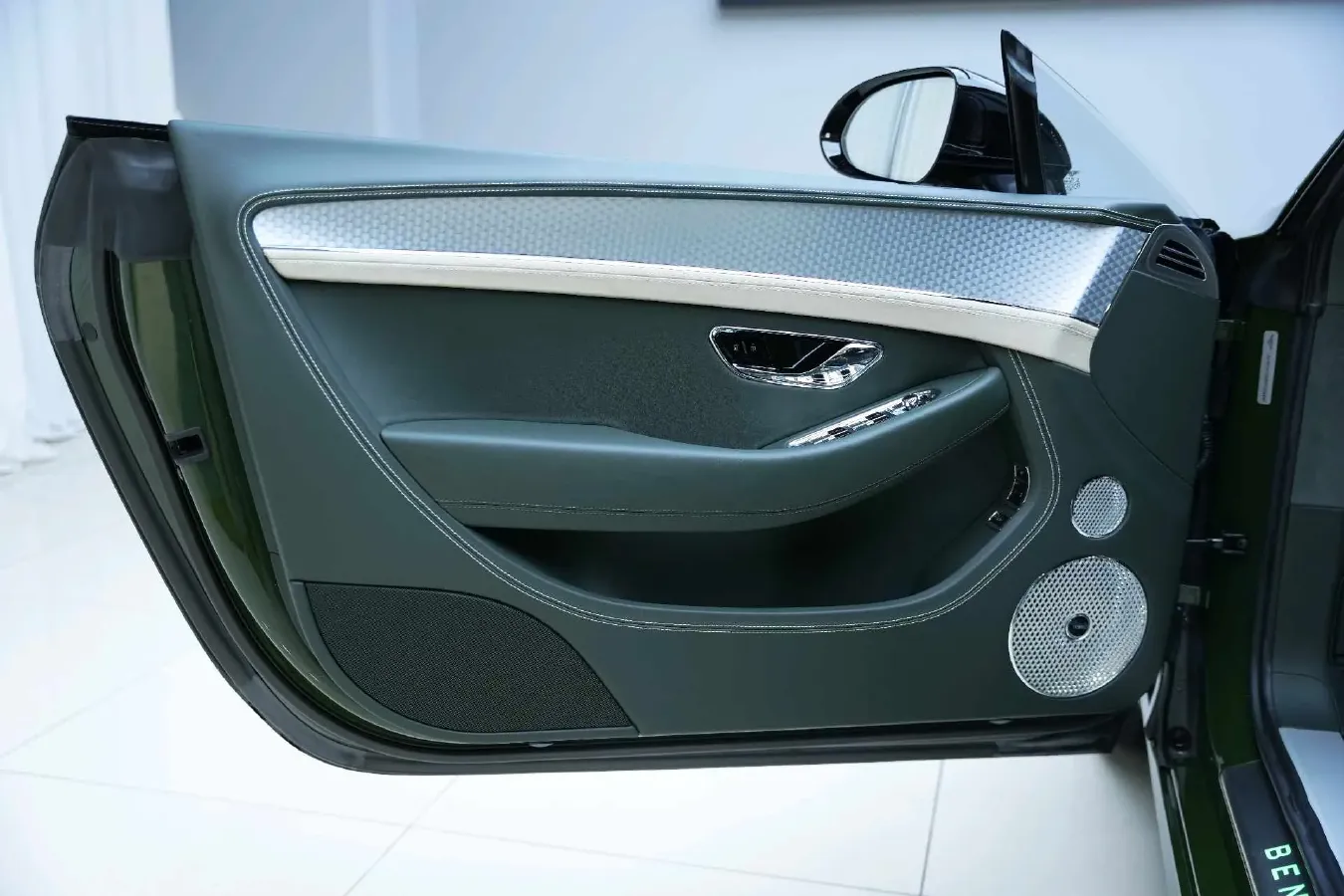 2023 Bentley Continental 4.0T 549HP V8 8DCT,autocango,china used car exporter,china ev exporter,chinese used car exporter,chinese used ev exporter