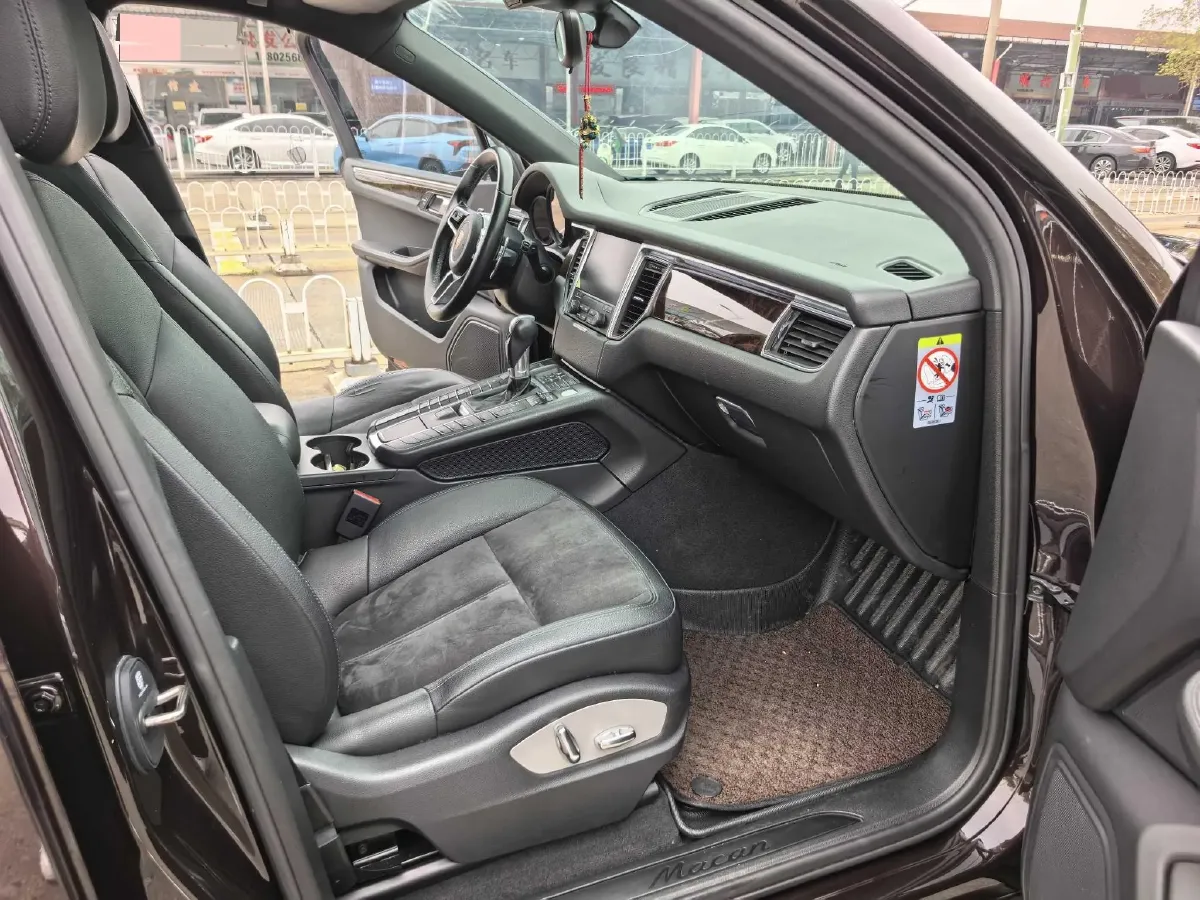 2017 Porsche Macan 2.0T 252HP L4 7DCT,autocango,china used car exporter,china ev exporter,chinese used car exporter,chinese used ev exporter