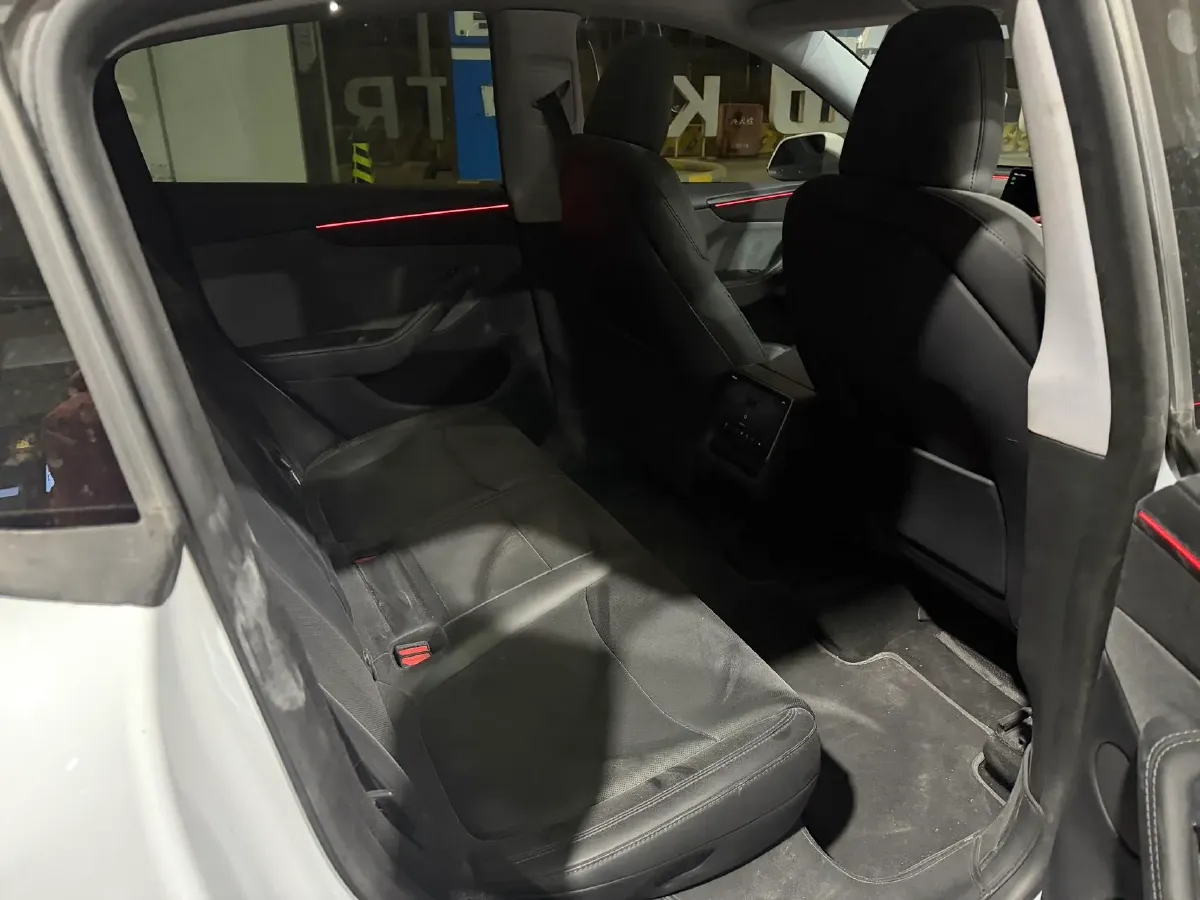 2025 Tesla Model Y BEV 62.5KWH,autocango,china used car exporter,china ev exporter,chinese used car exporter,chinese used ev exporter