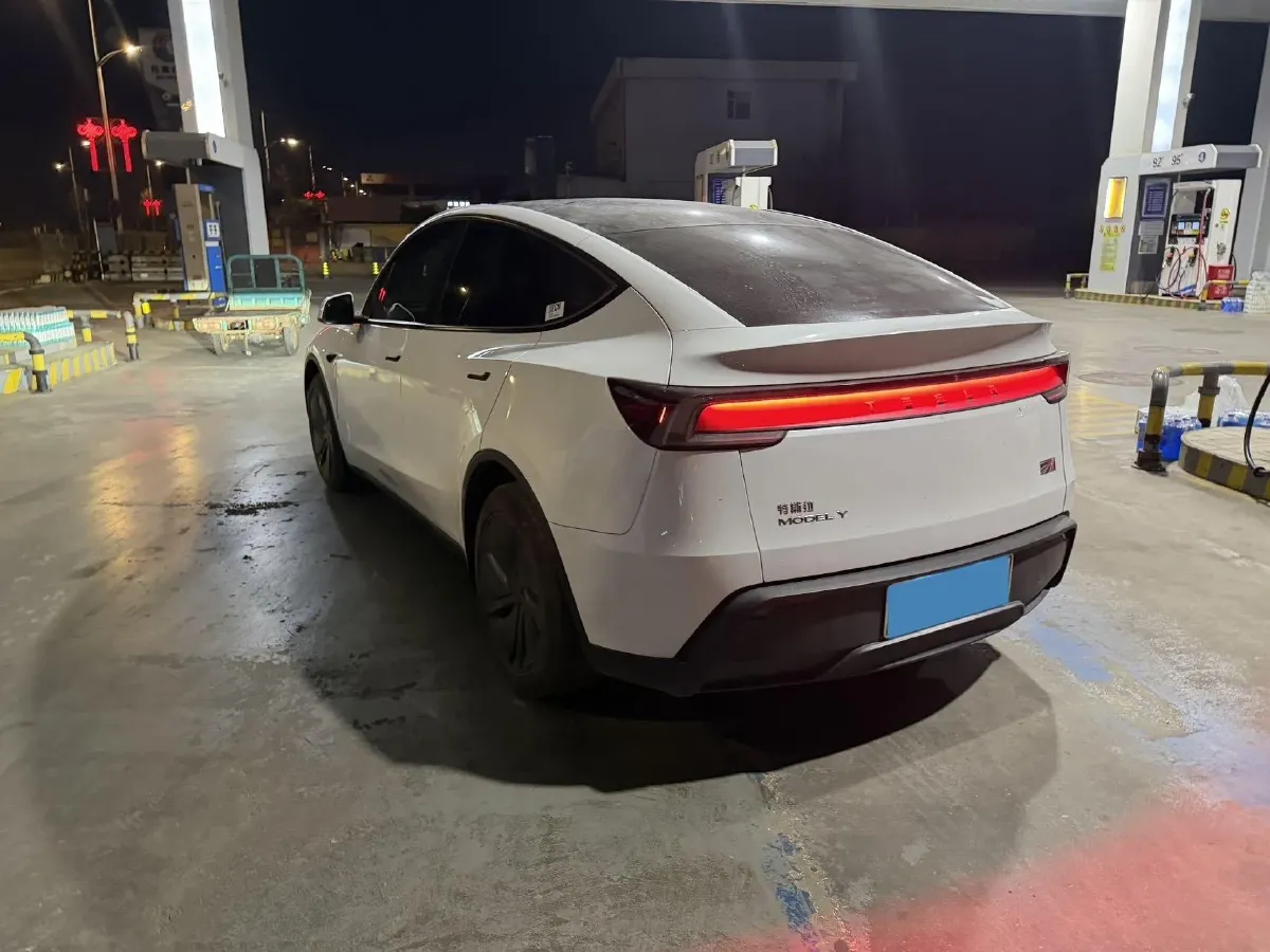 2025 Tesla Model Y BEV 62.5KWH,autocango,china used car exporter,china ev exporter,chinese used car exporter,chinese used ev exporter