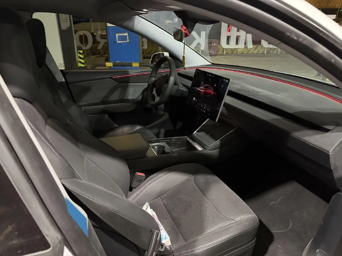 2025 Tesla Model Y BEV 62.5KWH,autocango,china used car exporter,china ev exporter,chinese used car exporter,chinese used ev exporter