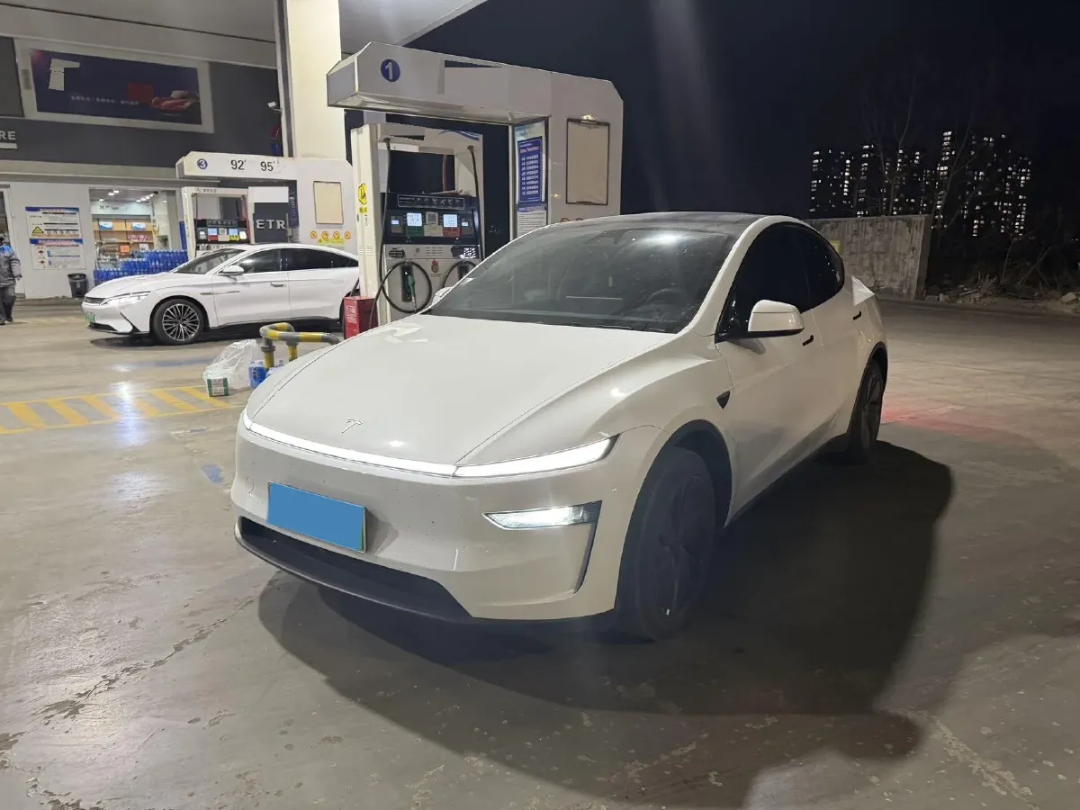 2025 Tesla Model Y BEV 62.5KWH,autocango,china used car exporter,china ev exporter,chinese used car exporter,chinese used ev exporter