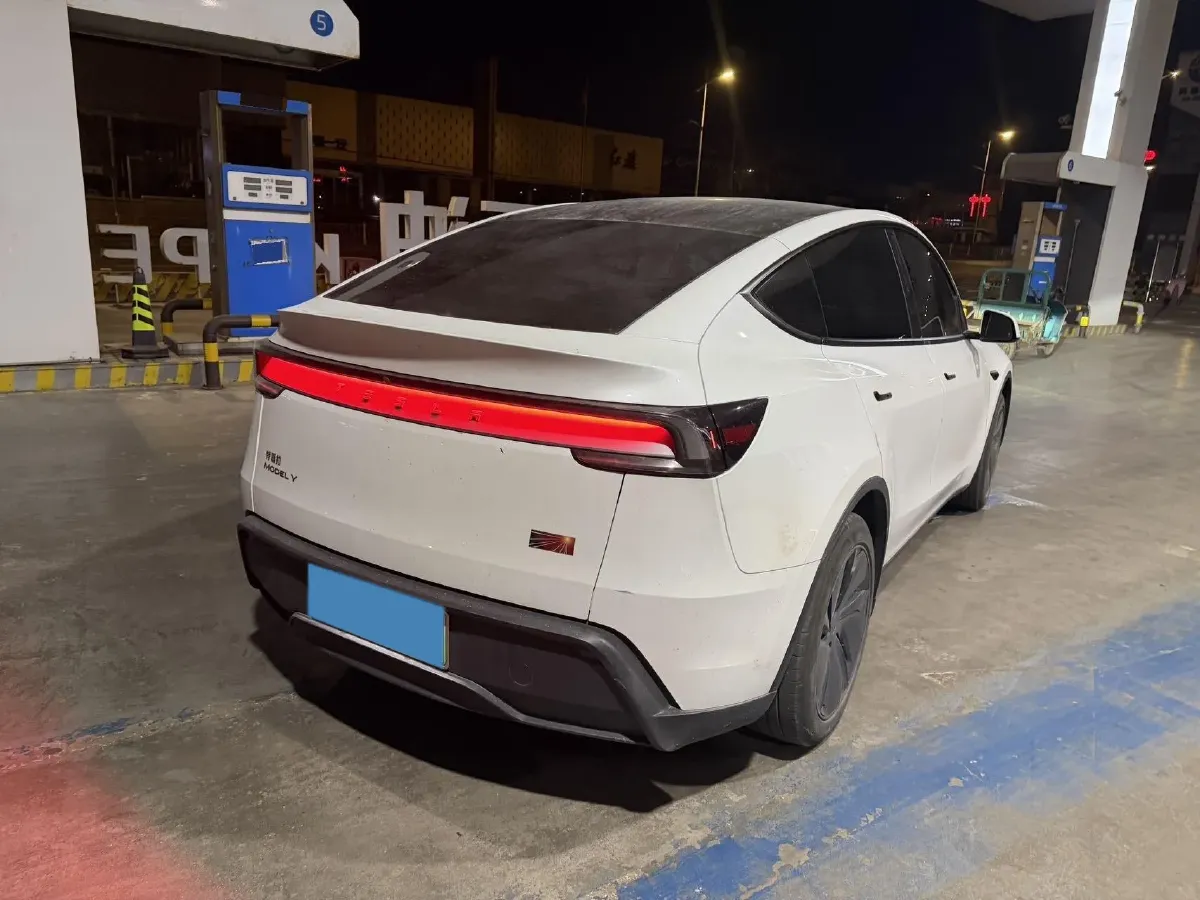 2025 Tesla Model Y BEV 62.5KWH,autocango,china used car exporter,china ev exporter,chinese used car exporter,chinese used ev exporter