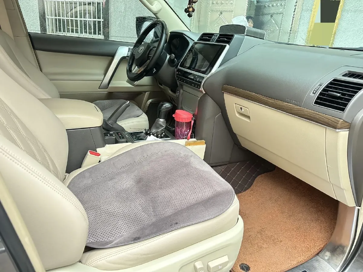 2019 Land Rover Range Rover Velar 2.0T 300HP L4 8AT,autocango,china used car exporter,china ev exporter,chinese used car exporter,chinese used ev exporter