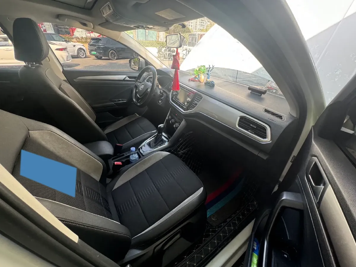 2020 Volkswagen T-Roc 1.4T 150HP L4 7DCT,autocango,china used car exporter,china ev exporter,chinese used car exporter,chinese used ev exporter