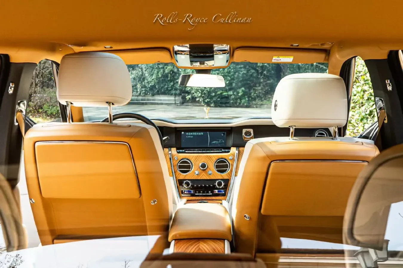 2018 Rolls-Royce Cullinan 6.7T 571HP V12 8AT,autocango,china used car exporter,china ev exporter,chinese used car exporter,chinese used ev exporter