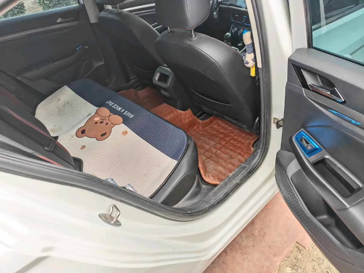 2019 MAXUS XinTu V80 2.5T 136HP L4 6MT,autocango,china used car exporter,china ev exporter,chinese used car exporter,chinese used ev exporter