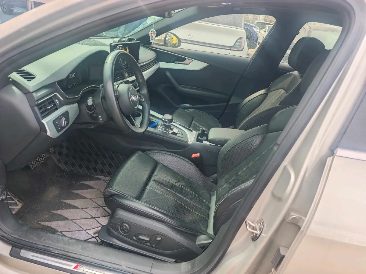 2023 Audi A4L 2.0T 190HP L4 7DCT,autocango,china used car exporter,china ev exporter,chinese used car exporter,chinese used ev exporter