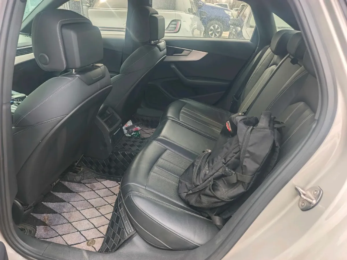 2023 Audi A4L 2.0T 190HP L4 7DCT,autocango,china used car exporter,china ev exporter,chinese used car exporter,chinese used ev exporter