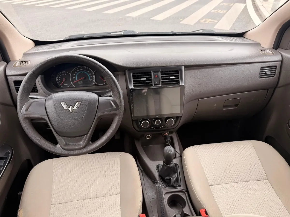 2016 WuLing RongGuang V 1.5L 112HP L4 5MT,autocango,china used car exporter,china ev exporter,chinese used car exporter,chinese used ev exporter