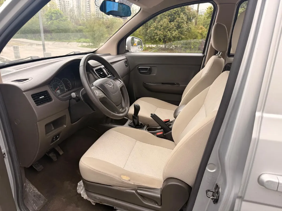 2016 WuLing RongGuang V 1.5L 112HP L4 5MT,autocango,china used car exporter,china ev exporter,chinese used car exporter,chinese used ev exporter