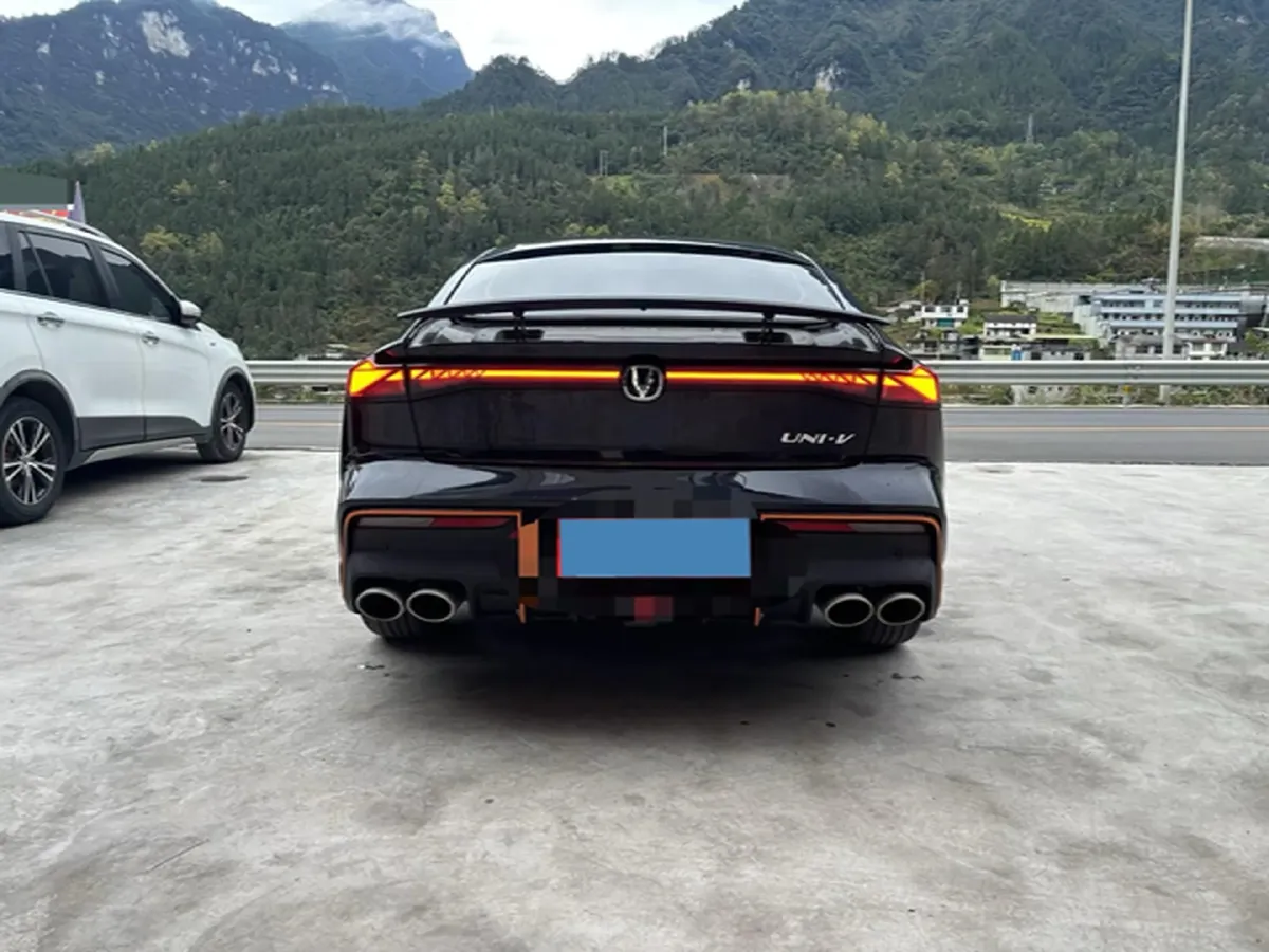 2023 ChangAn UNI-V 1.5T 188HP L4 7DCT,autocango,china used car exporter,china ev exporter,chinese used car exporter,chinese used ev exporter