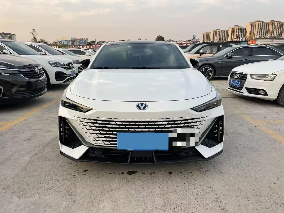 2023 ChangAn UNI-V 1.5T 188HP L4 7DCT,autocango,china used car exporter,china ev exporter,chinese used car exporter,chinese used ev exporter
