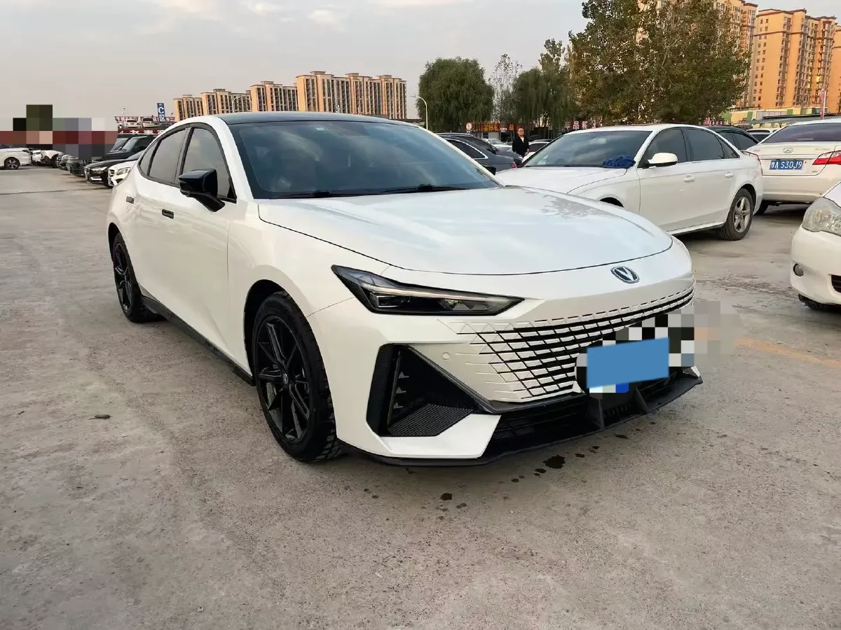 2023 ChangAn UNI-V 1.5T 188HP L4 7DCT,autocango,china used car exporter,china ev exporter,chinese used car exporter,chinese used ev exporter